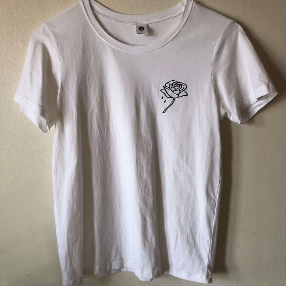 ❤️3 for $20 White T-shirt Y Size Small Rose Print